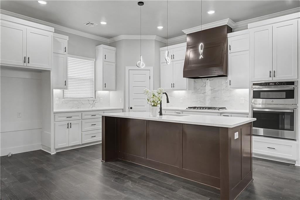 9 Selkirk Dr #1 - Photo 2 of 23