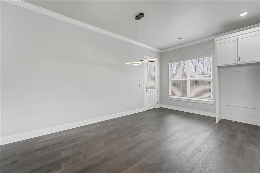 9 Selkirk Dr #1 - Photo 7 of 23