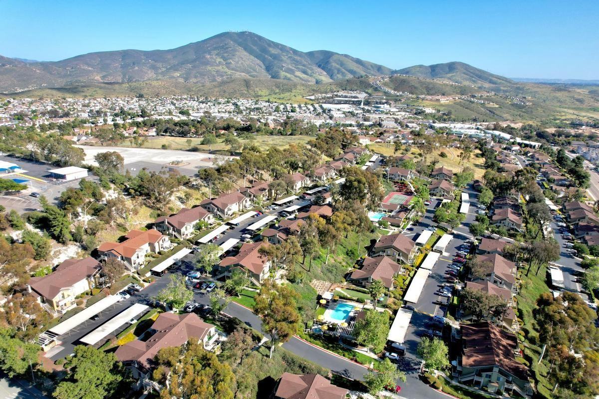3115 Sweetwater Springs Blvd - Photo 5 of 20