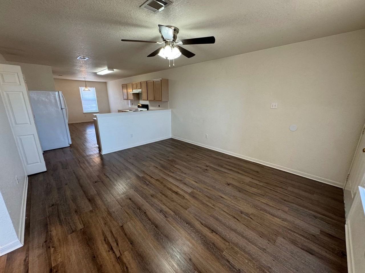 1606 Dugger Cir #C - Photo 4 of 24