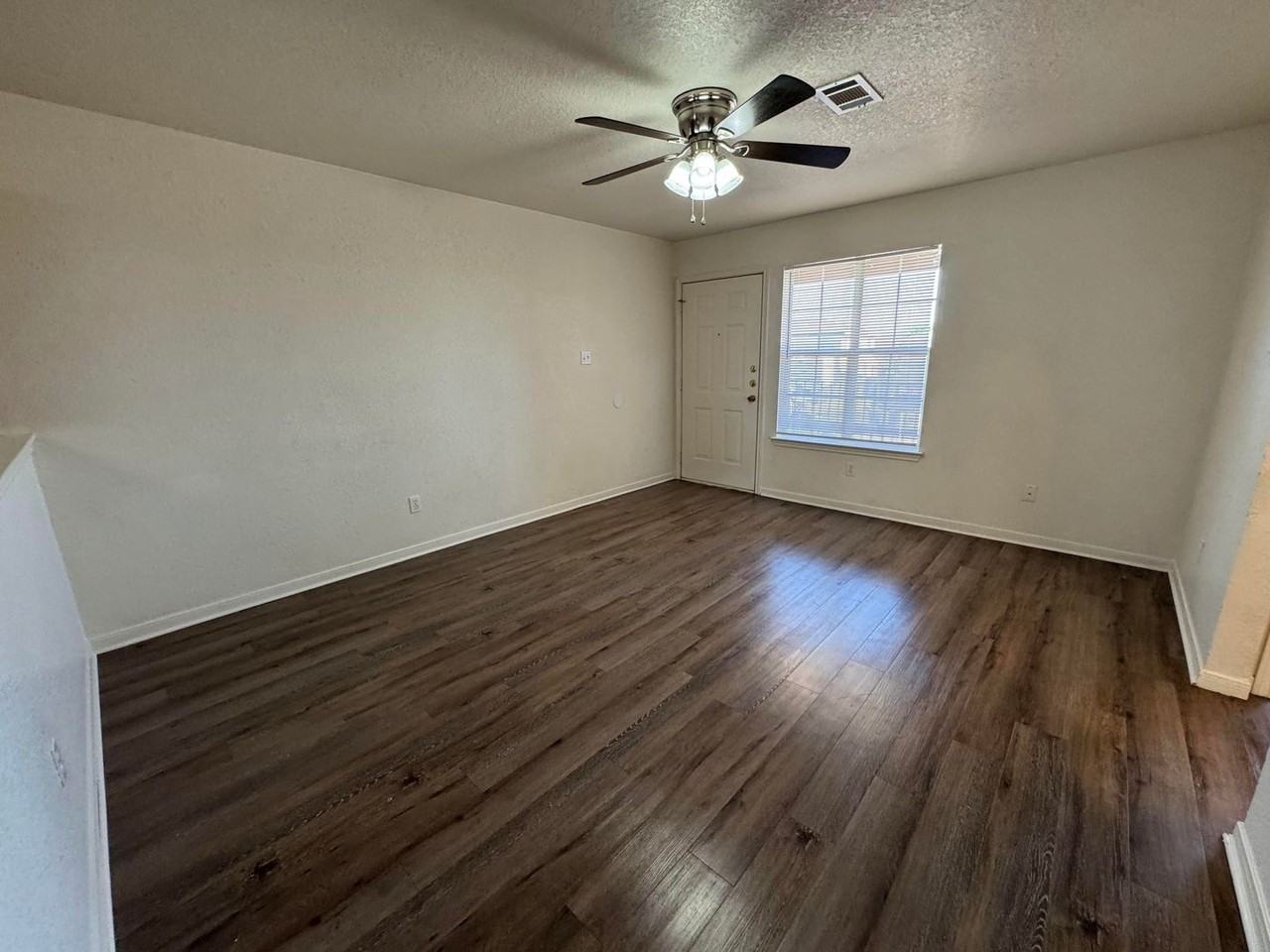 1606 Dugger Cir #C - Photo 5 of 24