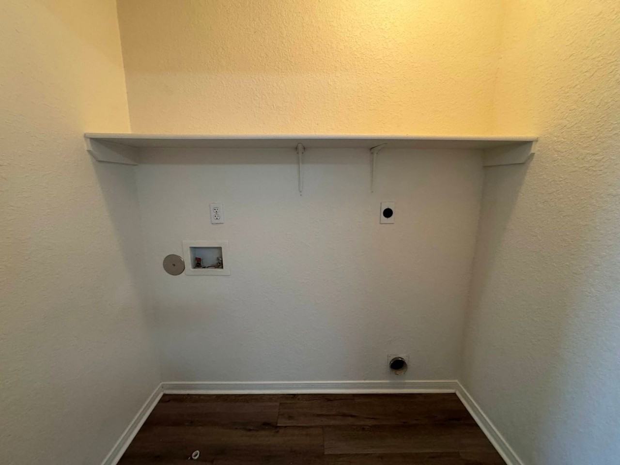 1606 Dugger Cir #C - Photo 7 of 24