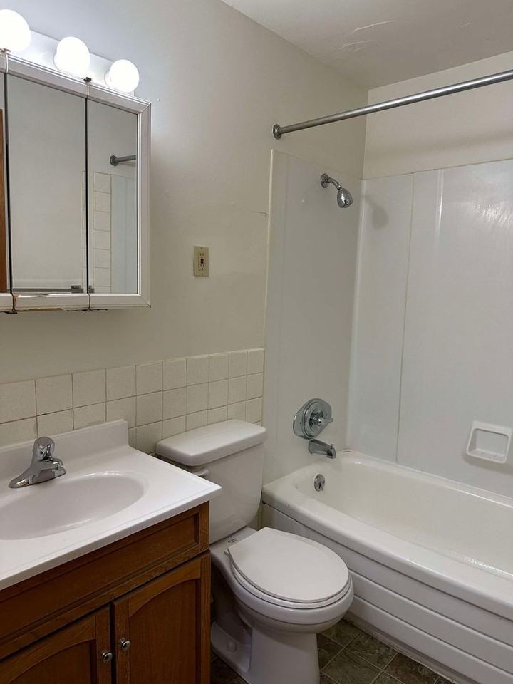 Briarwood Apartments - Photo 7 of 9