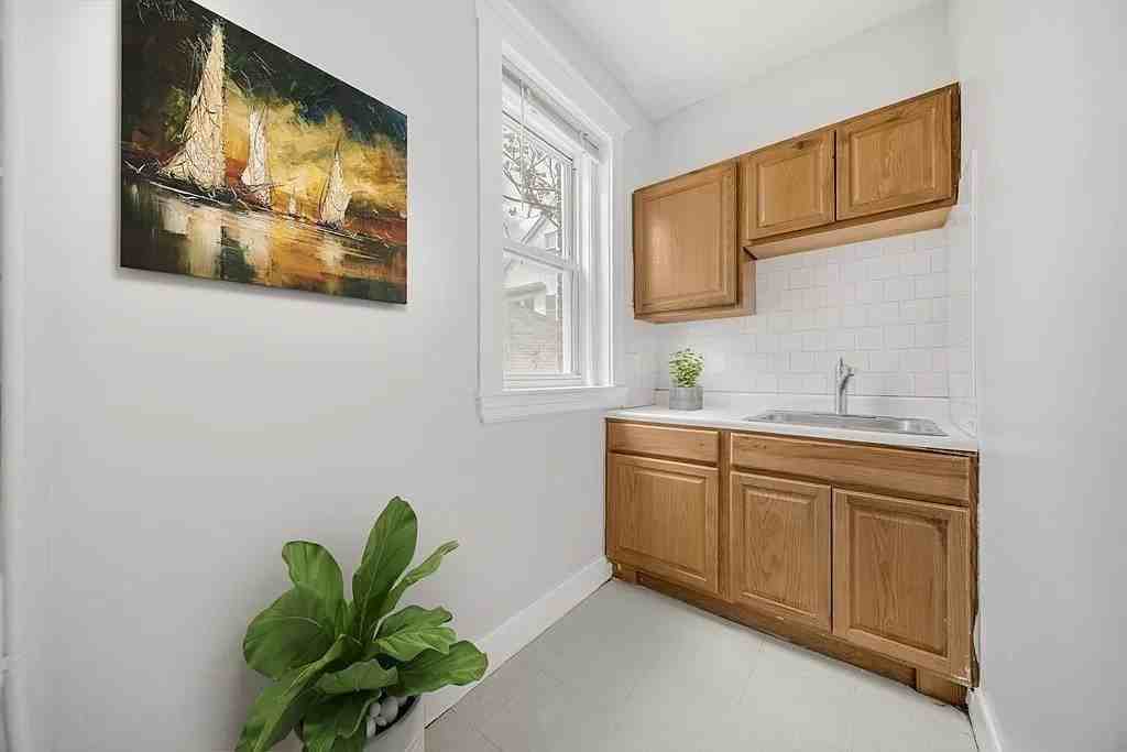 48 Clark Avenue48 Clark Avenue - 2L #2L - Photo 4 of 10