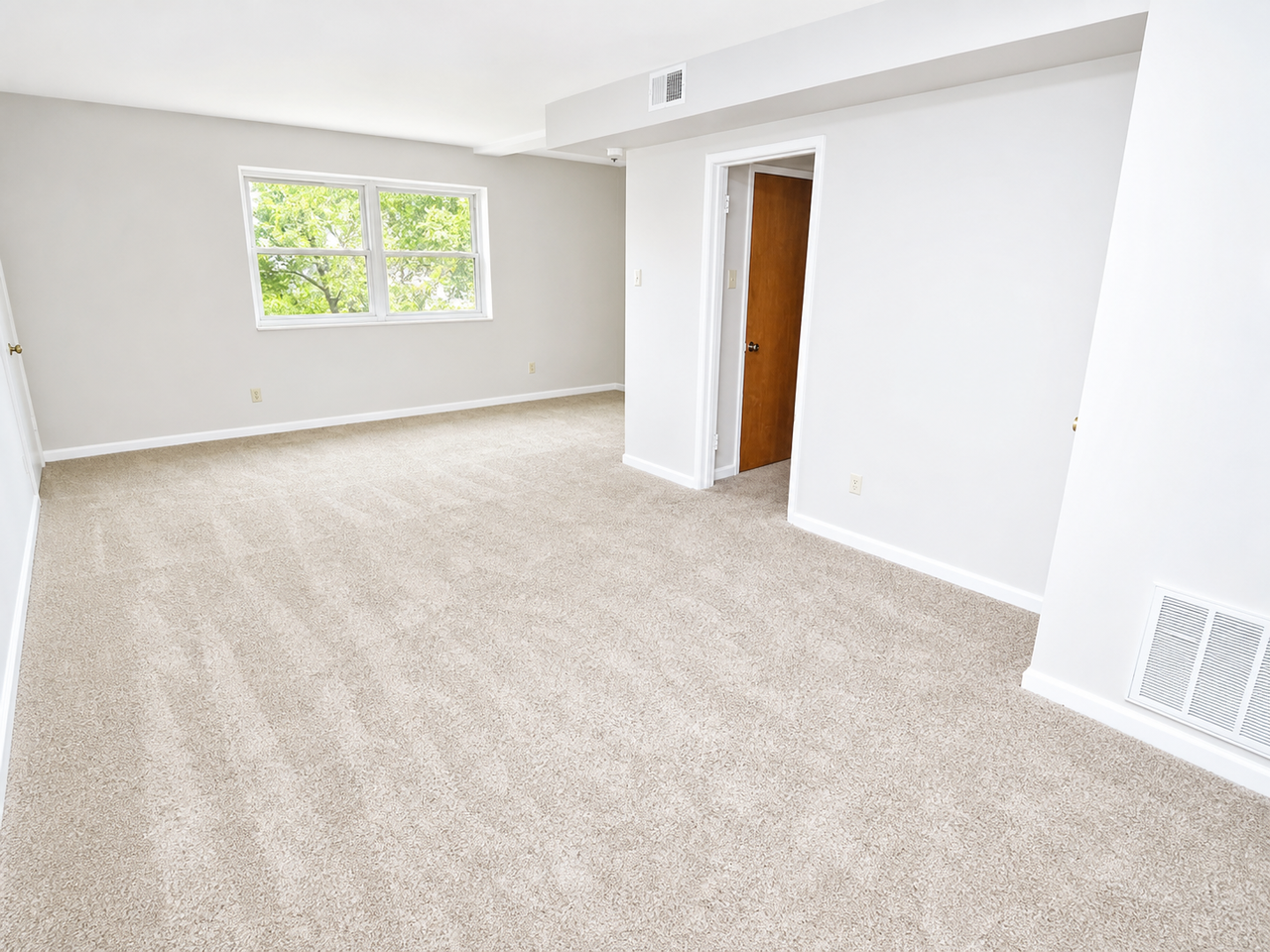 5559 BARTLETT STREETAPT B3 #B3 - Photo 2 of 11