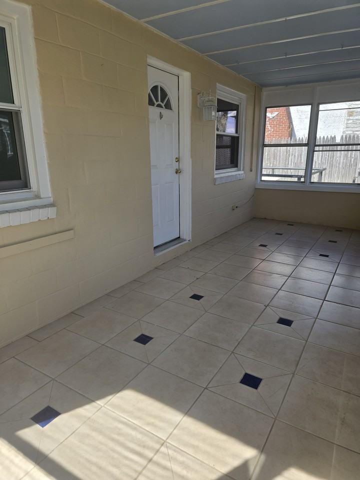 9 Holly St - Photo 2 of 10