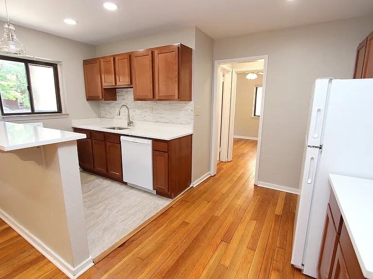590 SOUTH NEGLEY AVENUEAPT N-23 #N23 - Photo 4 of 10