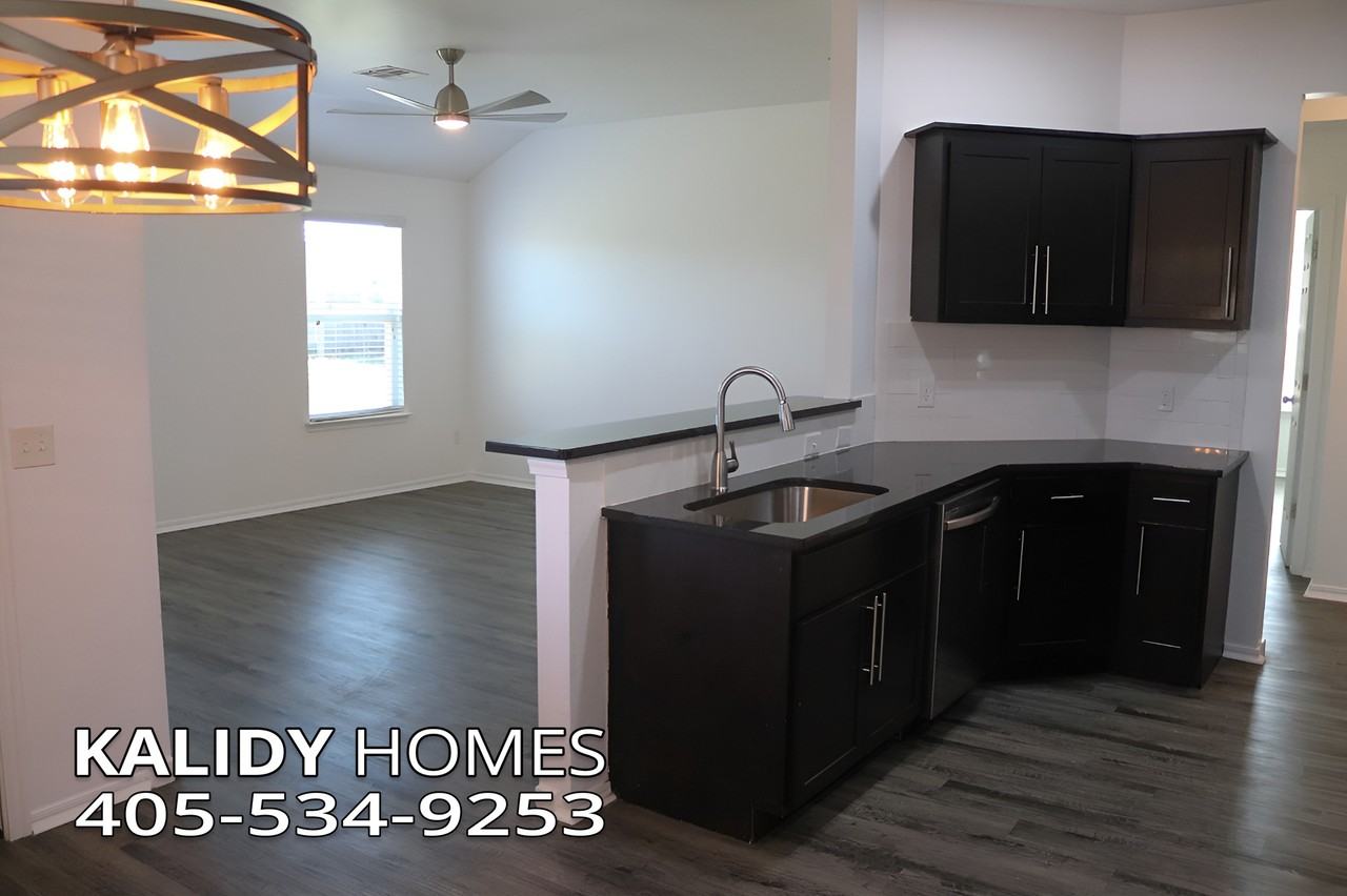 1720 Castle St #1 - Photo 5 of 20