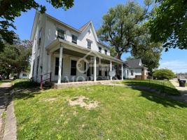 featured image of 428 Delaware St