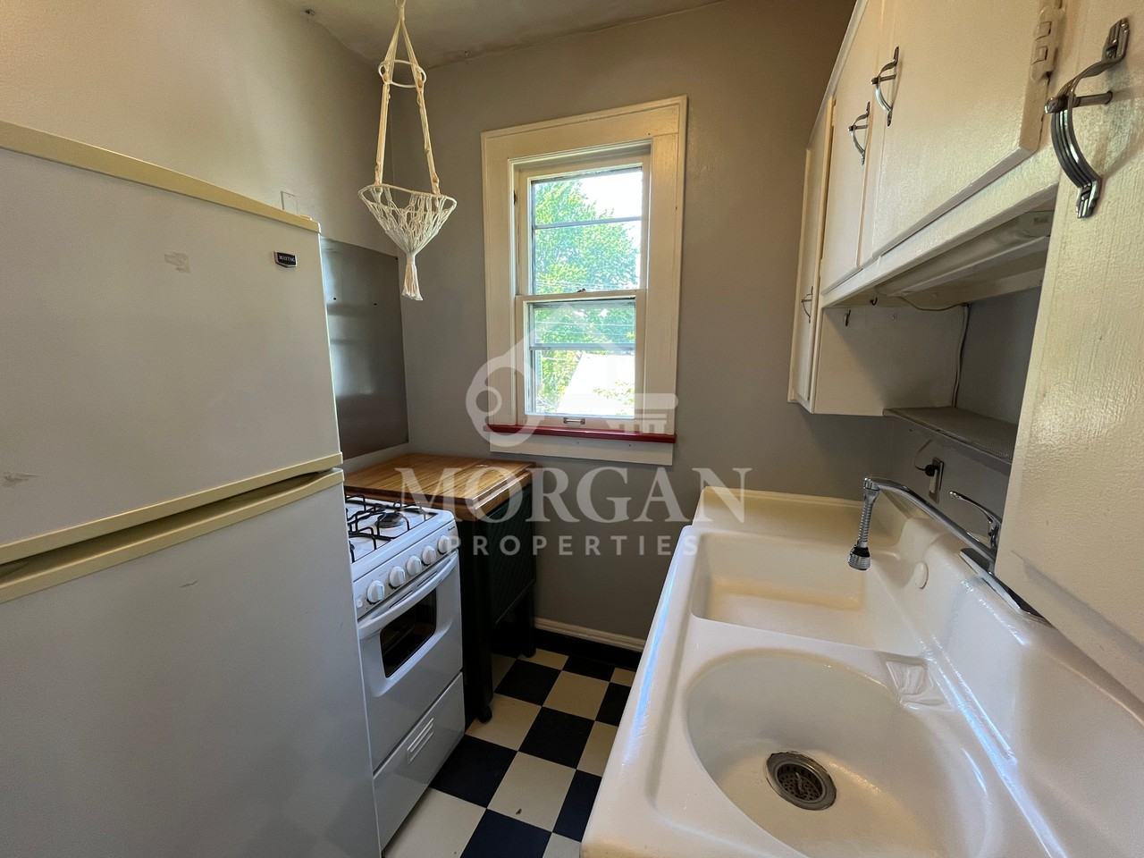 428 Delaware St - Photo 3 of 5