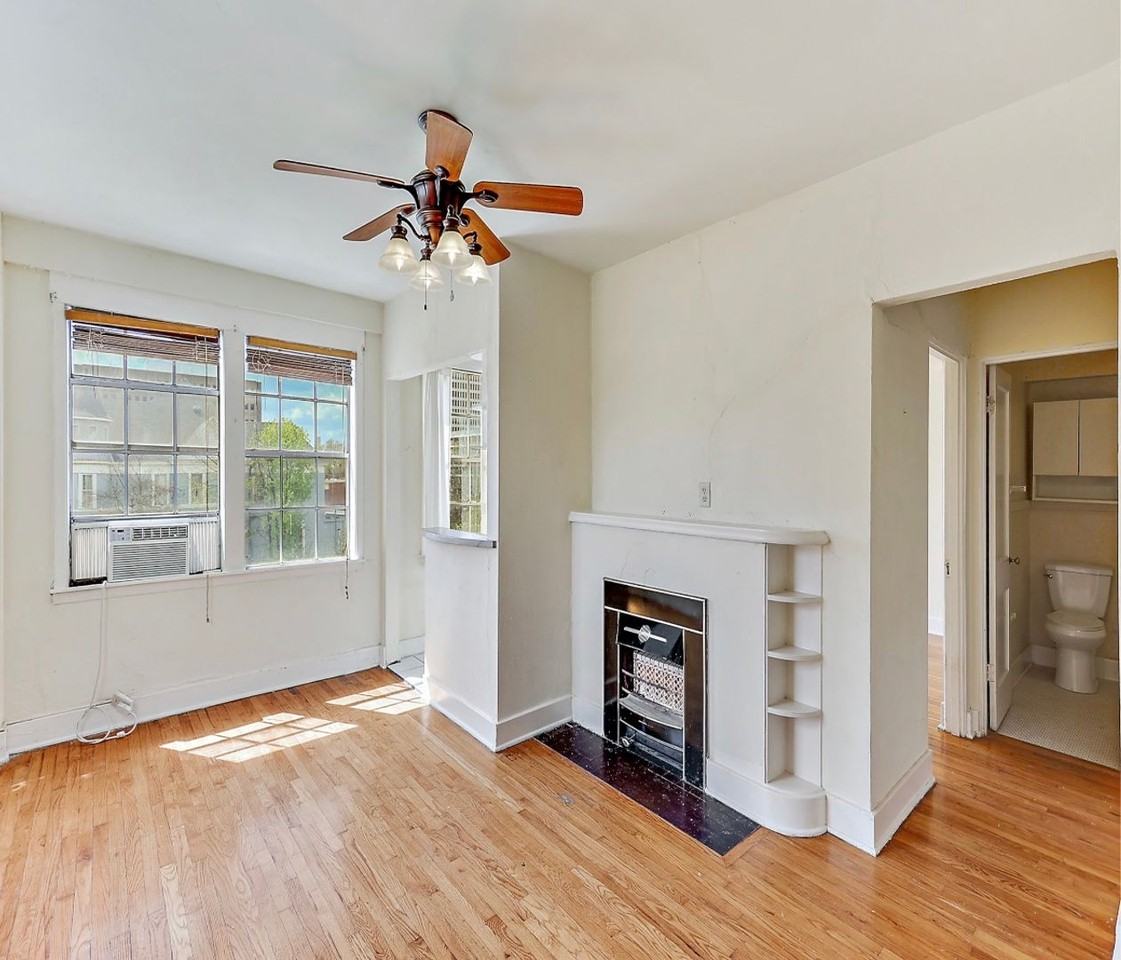 721 N State St - Photo 2 of 7