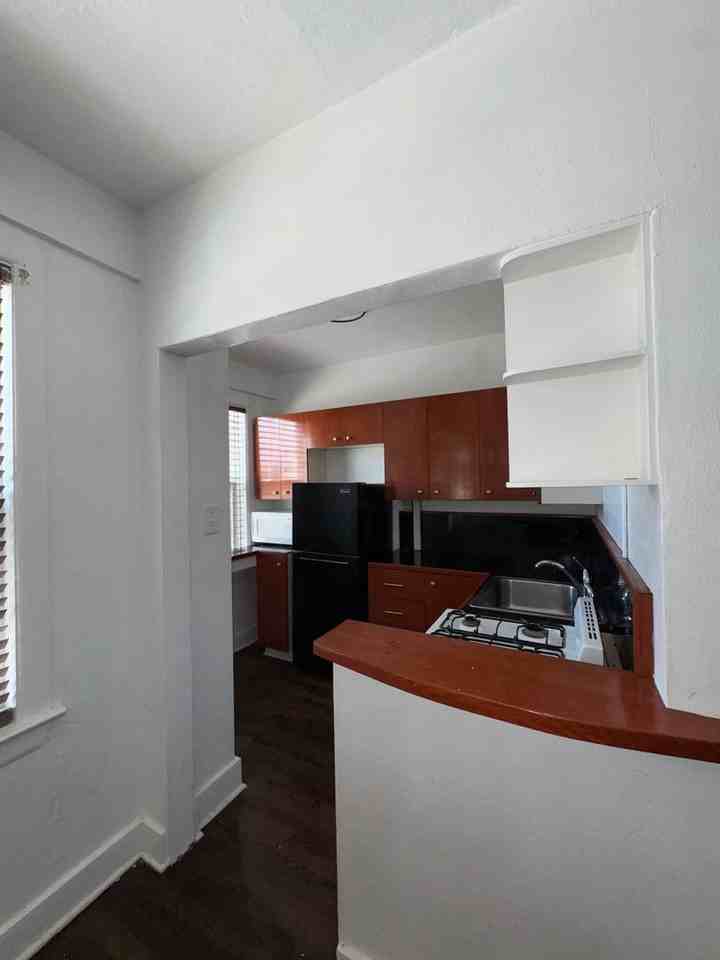 721 N State St - Photo 6 of 7
