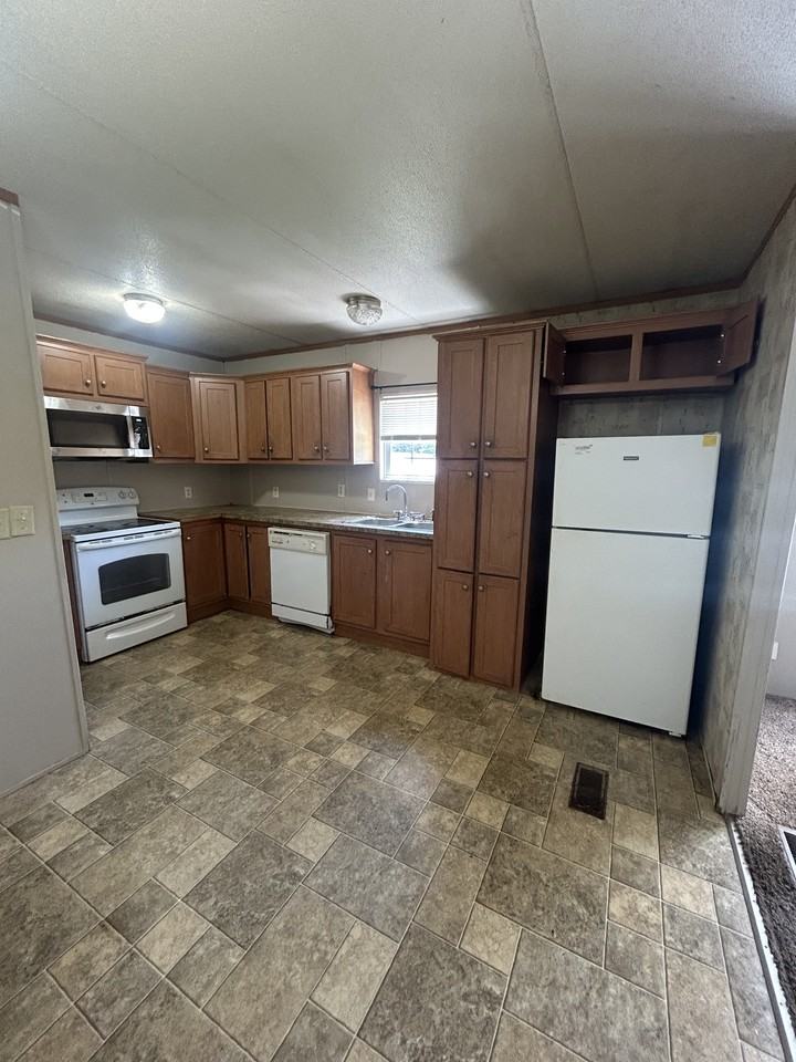 105 Zackary St #1 - Photo 4 of 13