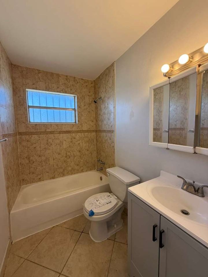 516 Nw 179th St #516 - Photo 2 of 17
