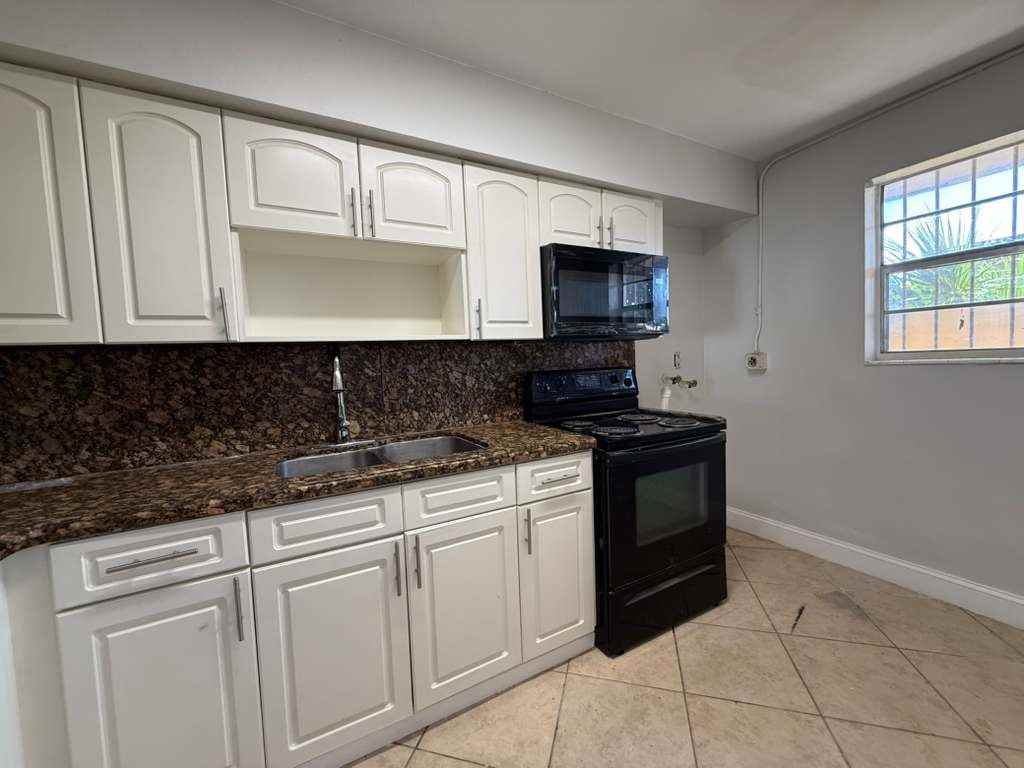 516 Nw 179th St #516 - Photo 3 of 17