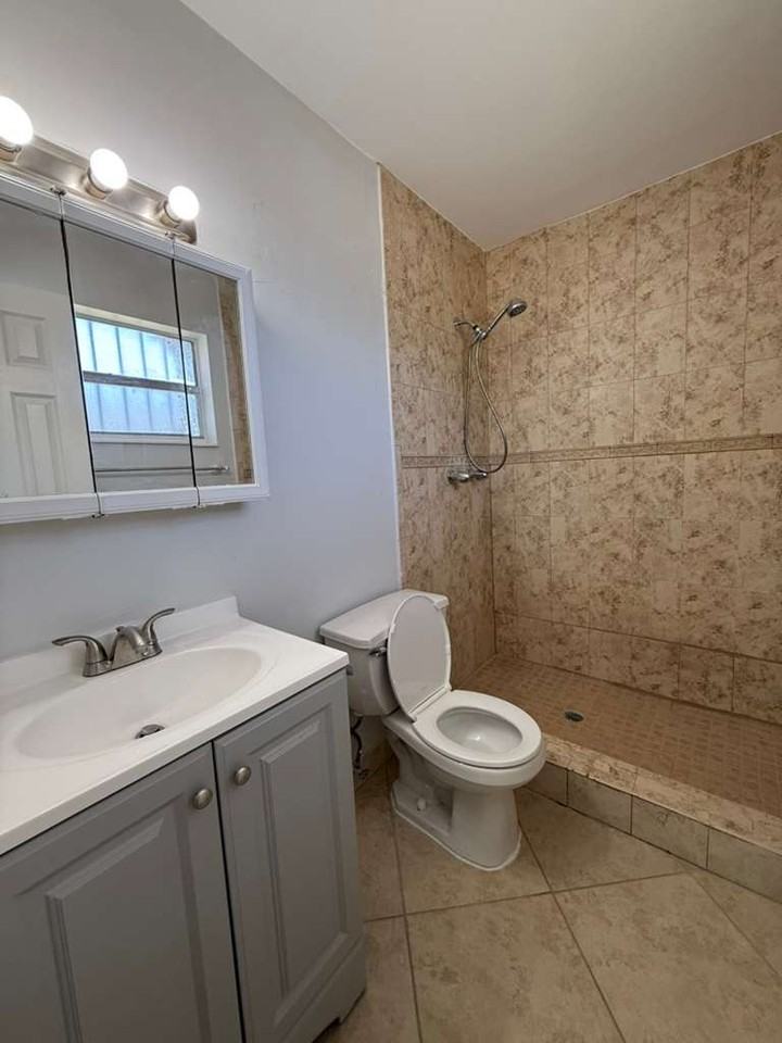 516 Nw 179th St #516 - Photo 4 of 17
