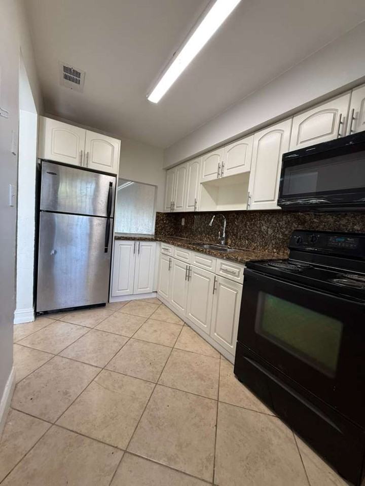 516 Nw 179th St #516 - Photo 7 of 17