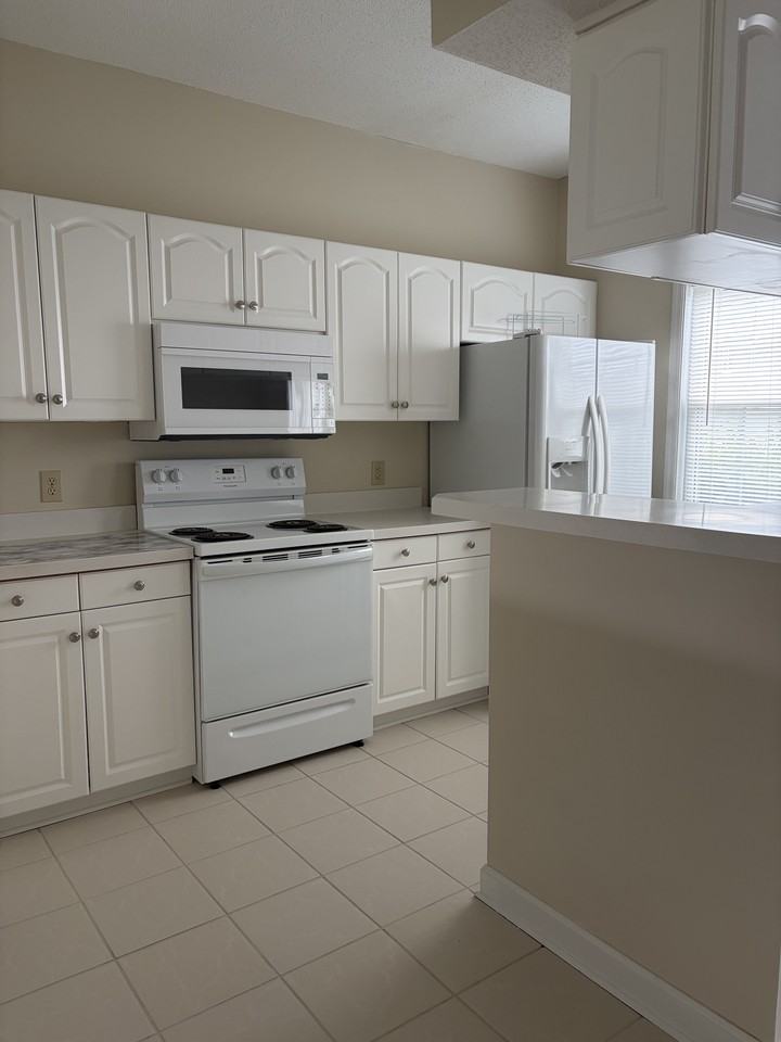 200 Willow Green Dr #B - Photo 5 of 25