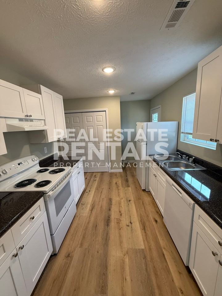 1501 Van Buren Ave #1 - Photo 4 of 8
