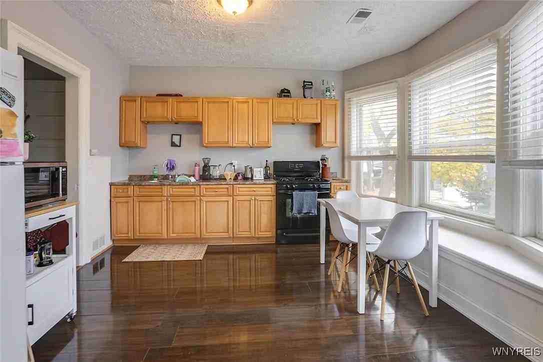 306 Virginia St #2 - Photo 2 of 7