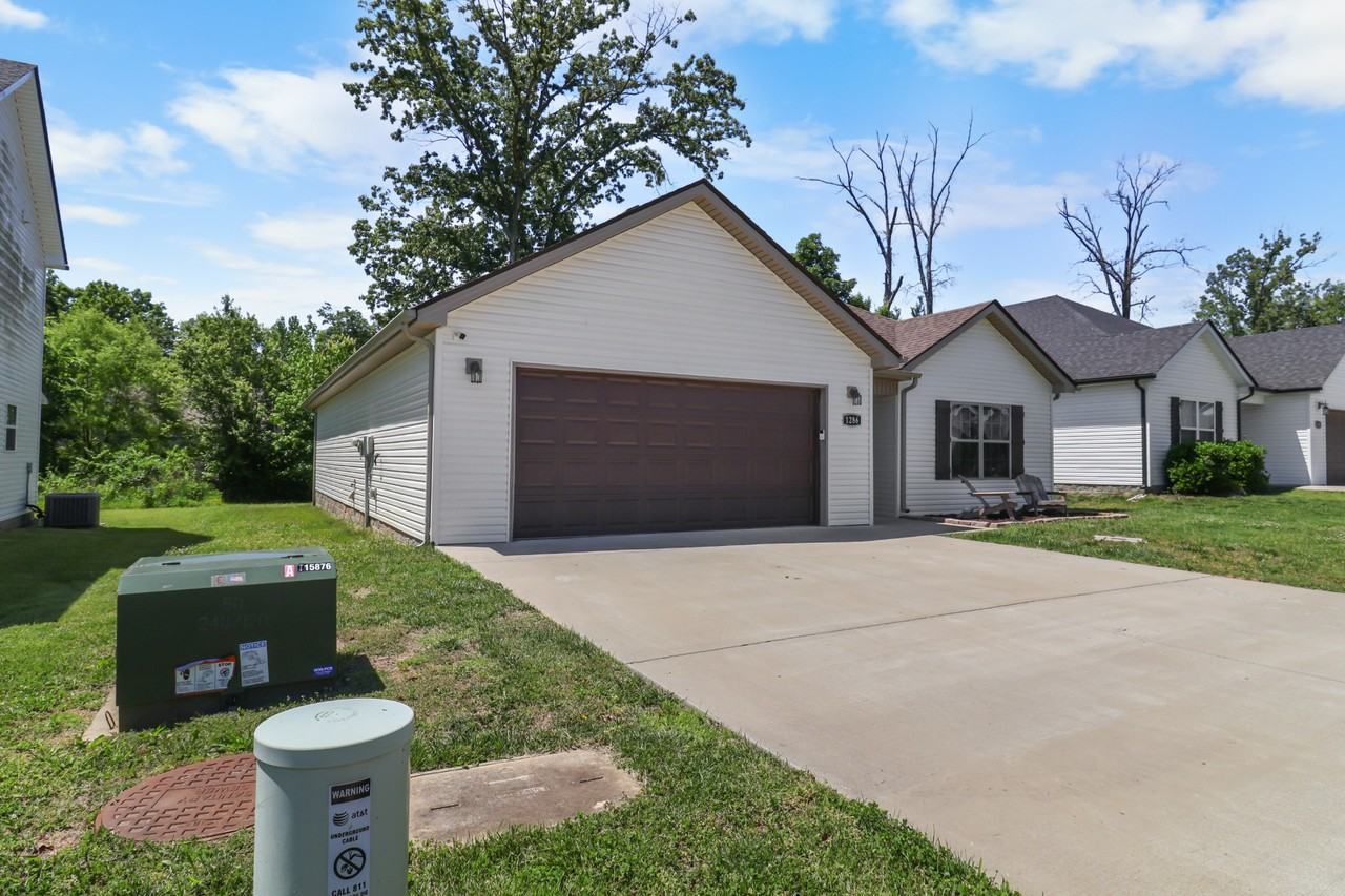 1286 Magnum Dr #1 - Photo 4 of 28
