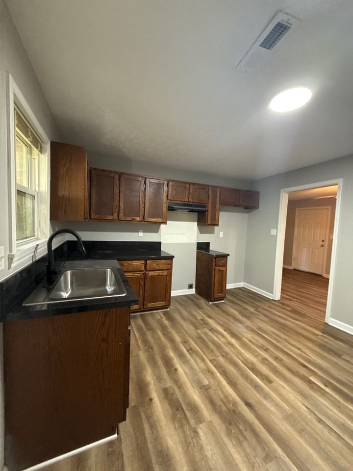 811 Scott St #1 - Photo 5 of 11