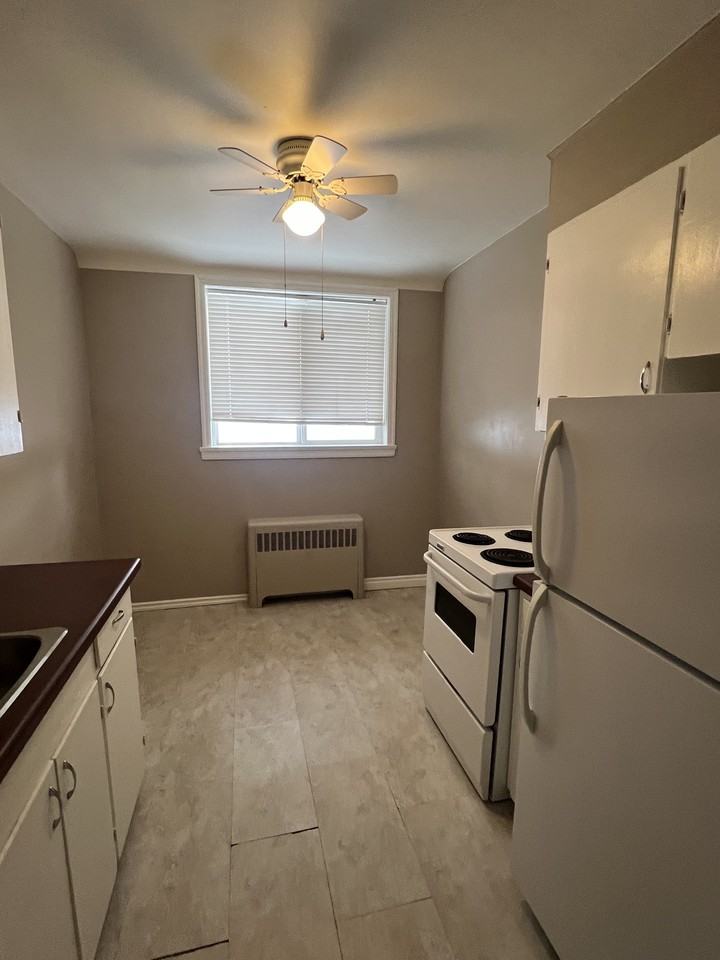 11214 116 St Nw #11 - Photo 2 of 10