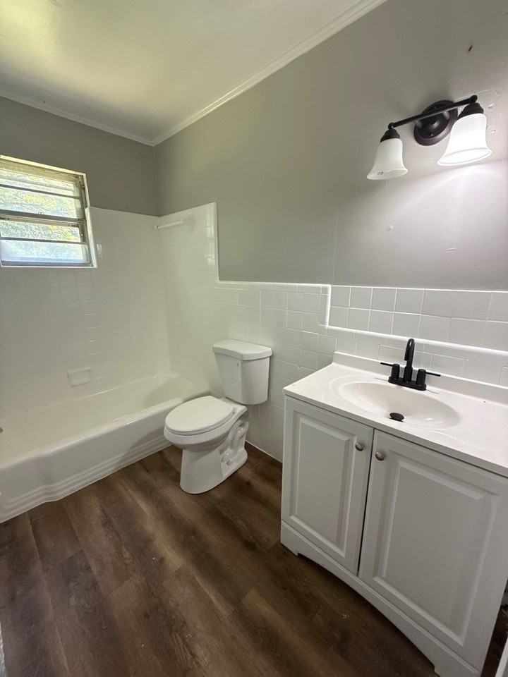 306 Poplar St #1 - Photo 4 of 8