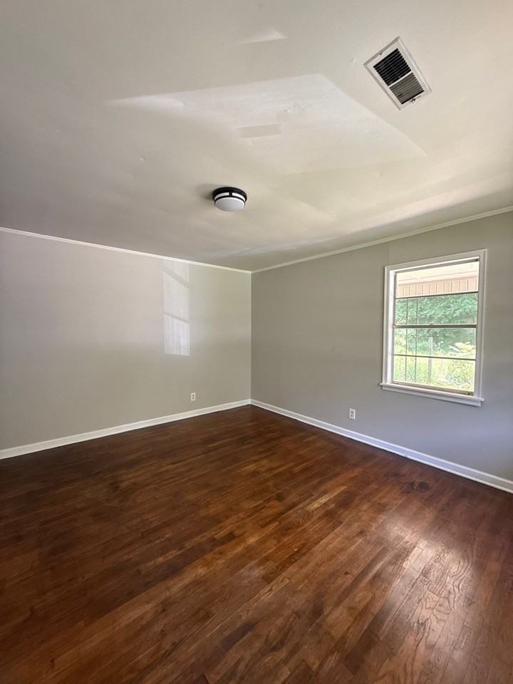 306 Poplar St #1 - Photo 6 of 8