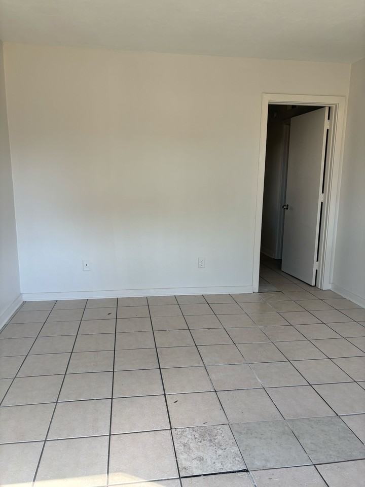 207 Lovelace Dr #8 - Photo 3 of 7