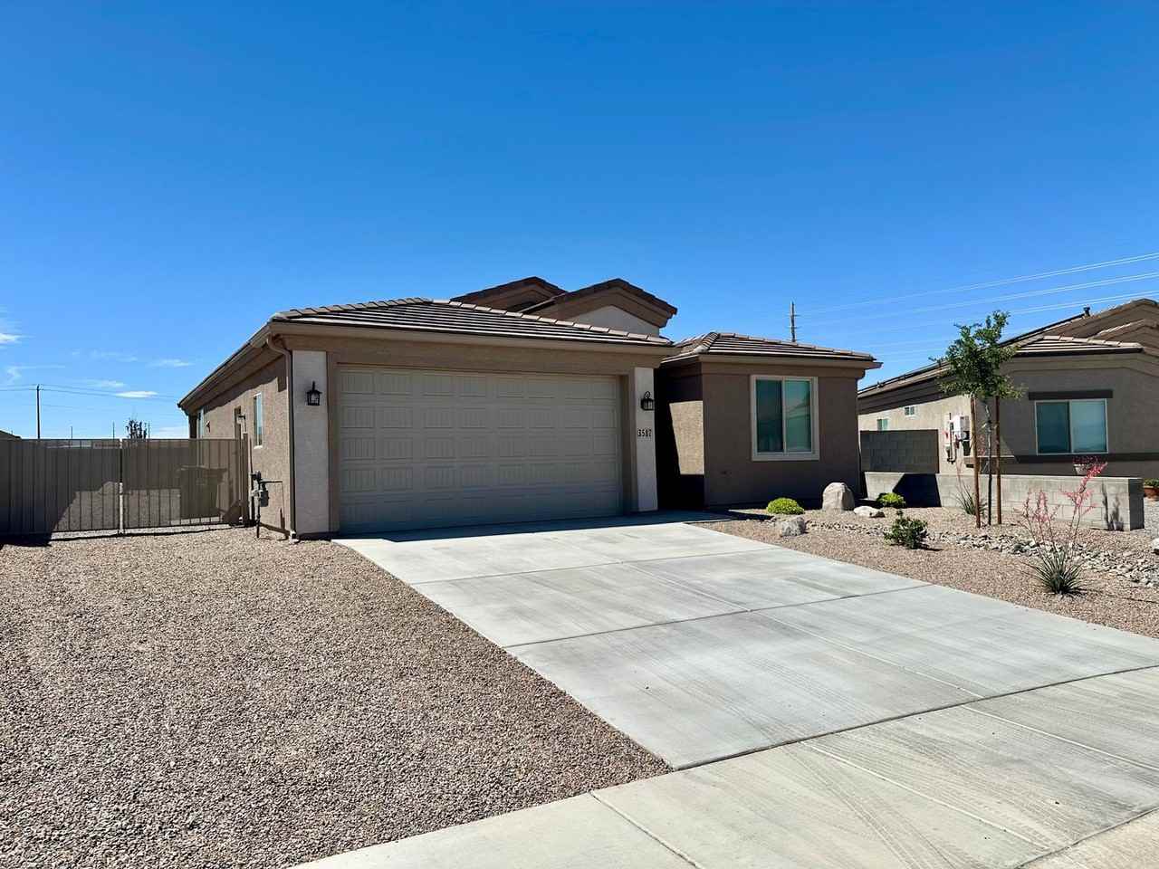 3587 Charleston Loop - Photo 2 of 44