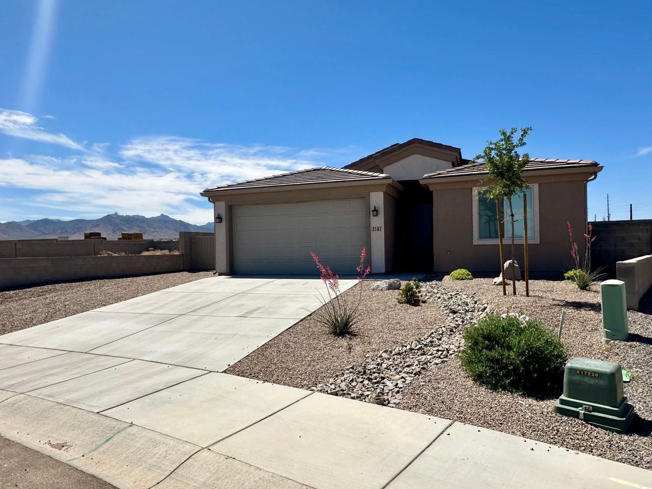 3587 Charleston Loop - Photo 3 of 44
