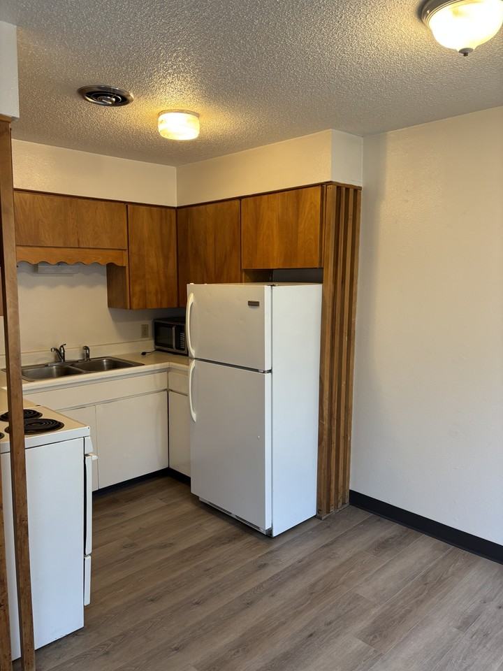 225 Poplar St #3 - Photo 4 of 12