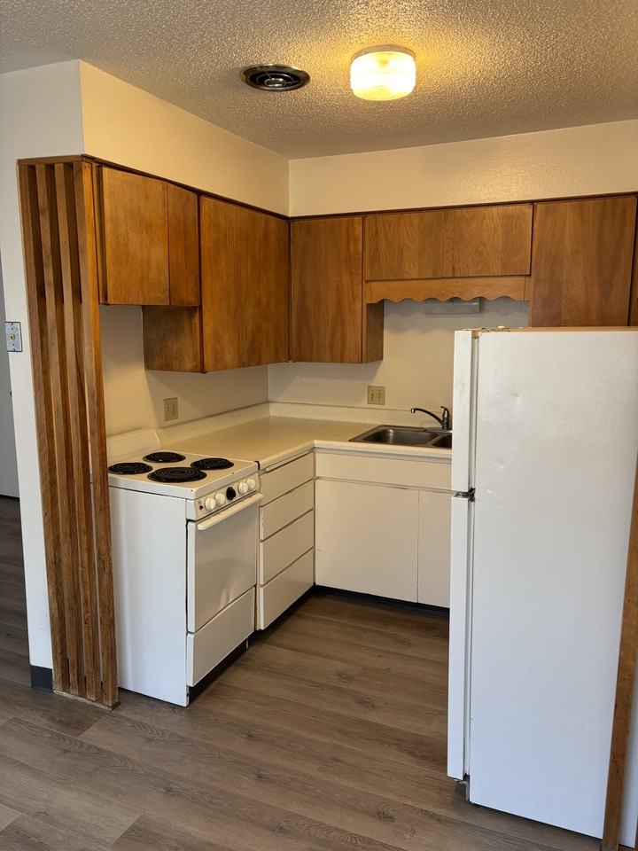 225 Poplar St #3 - Photo 5 of 12