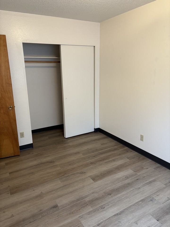 225 Poplar St #3 - Photo 6 of 12