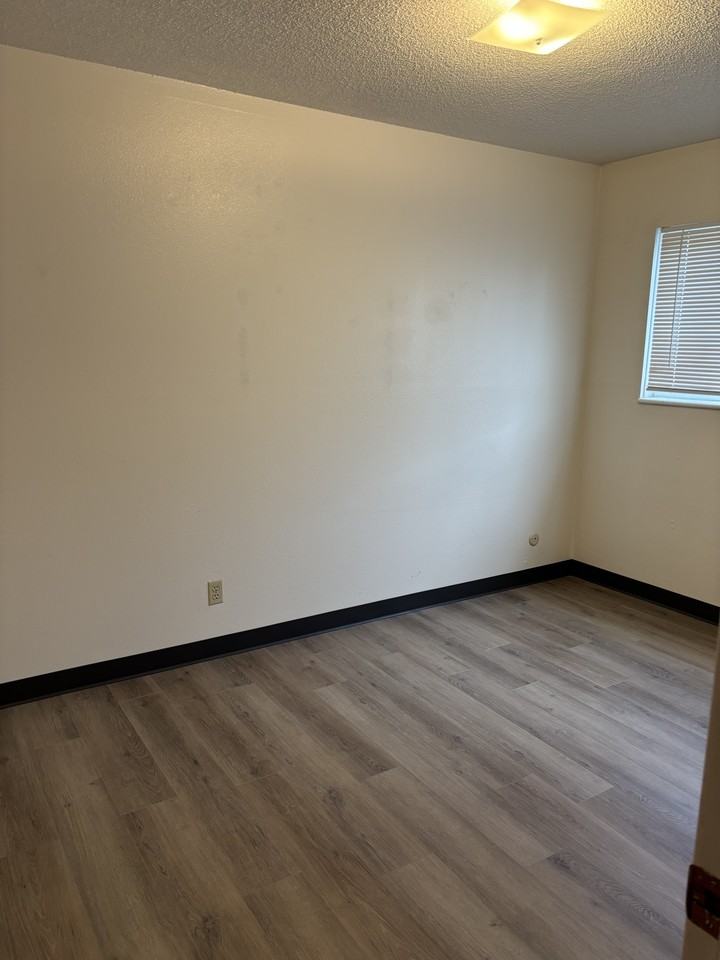225 Poplar St #3 - Photo 7 of 12
