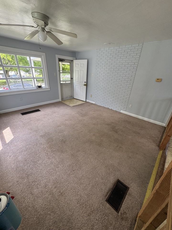 415 E 35th St #1 - Photo 2 of 5