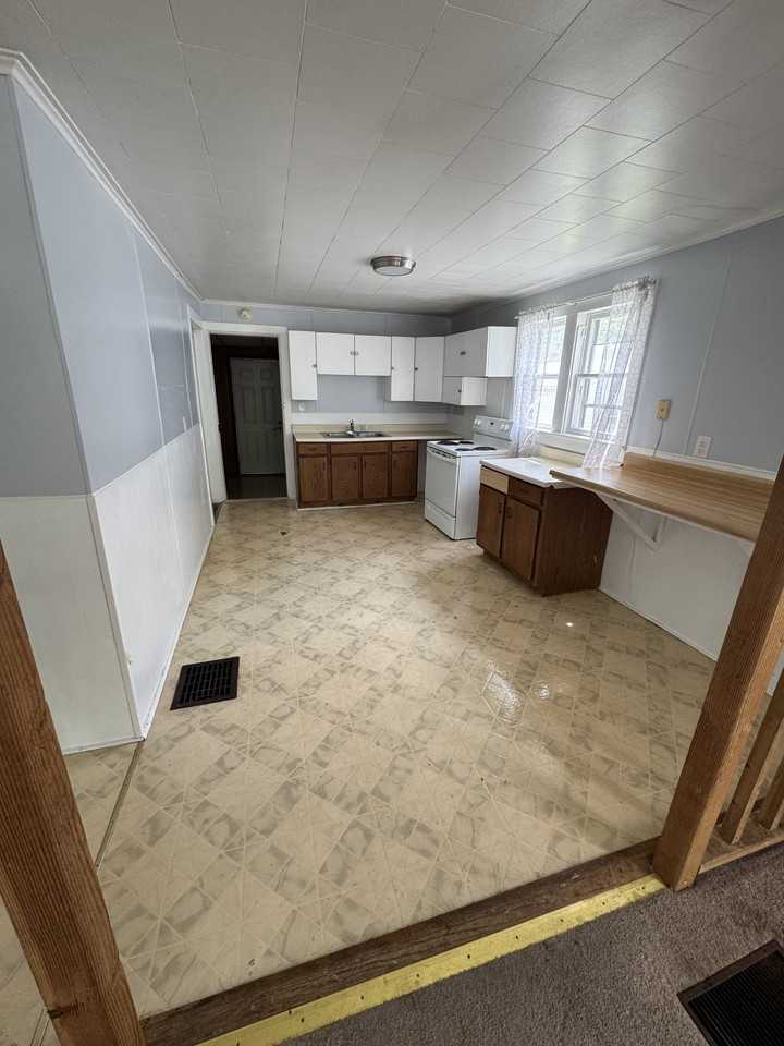 415 E 35th St #1 - Photo 4 of 5