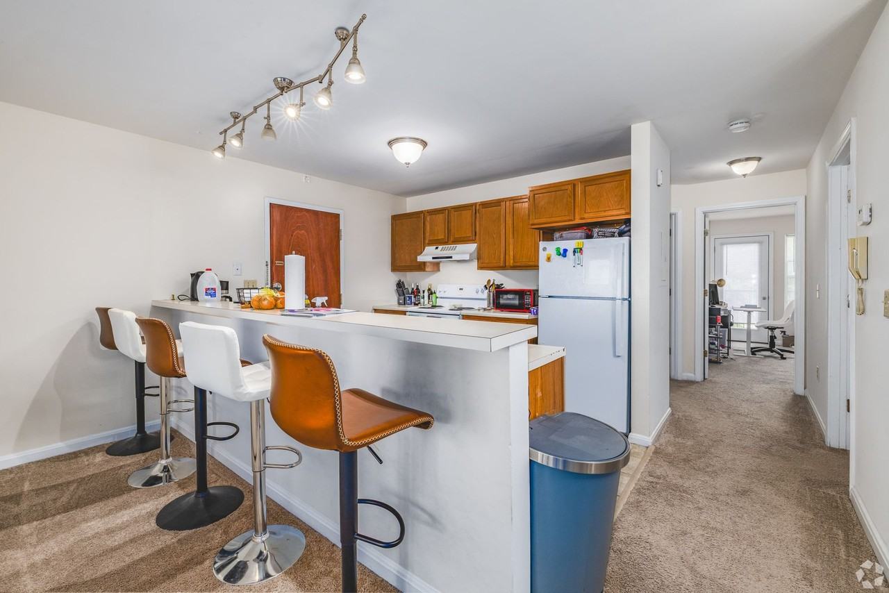 Walk to UC & UC Medical | 1BR/2BR Apartments - Photo 4 of 50