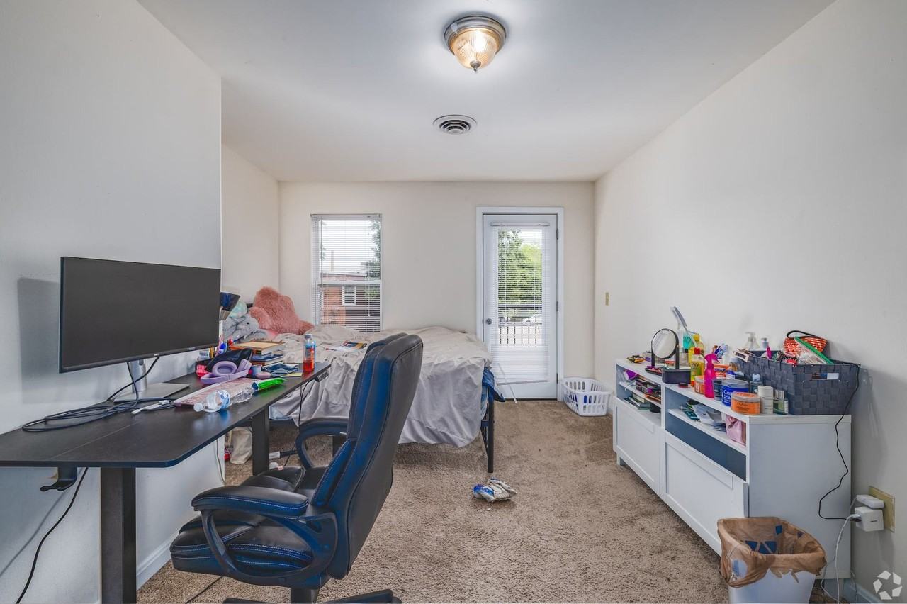 Walk to UC & UC Medical | 1BR/2BR Apartments - Photo 5 of 50