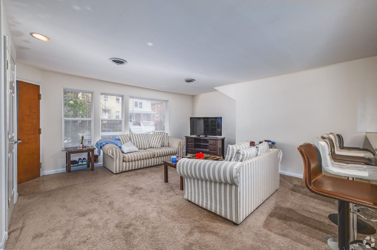 Walk to UC & UC Medical | 1BR/2BR Apartments - Photo 6 of 50