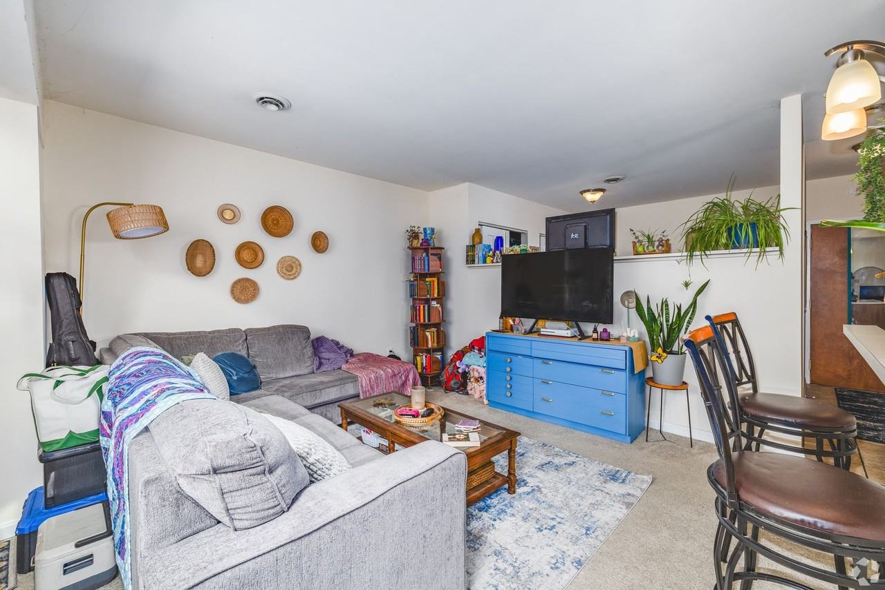 Walk to UC & UC Medical | 1BR/2BR Apartments - Photo 7 of 50