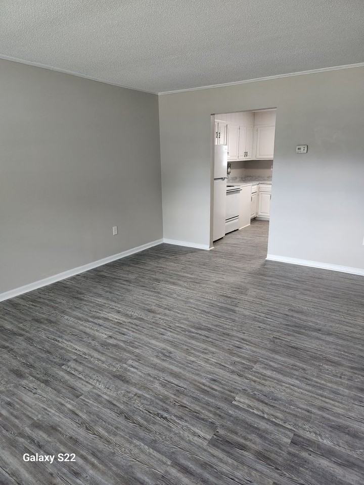 1718 Windsor Dr - Photo 3 of 18