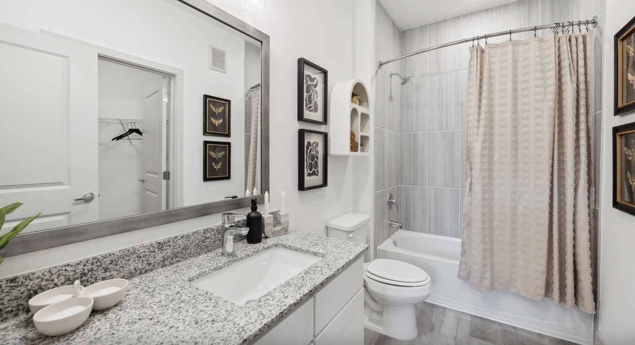 112 Hunters Crossing Boulevard - Photo 4 of 15