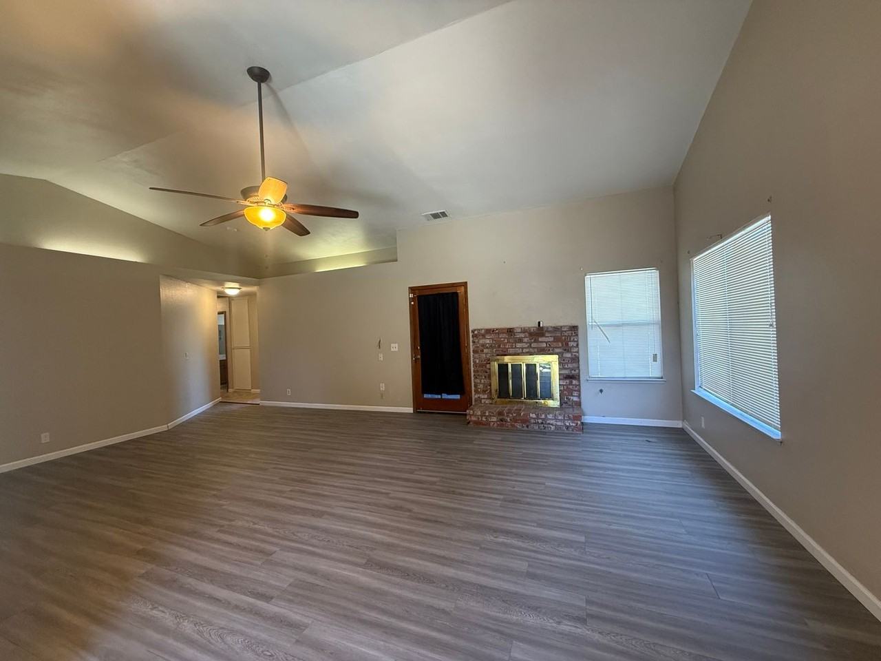1105 S Jeffrey Ct - Photo 7 of 24