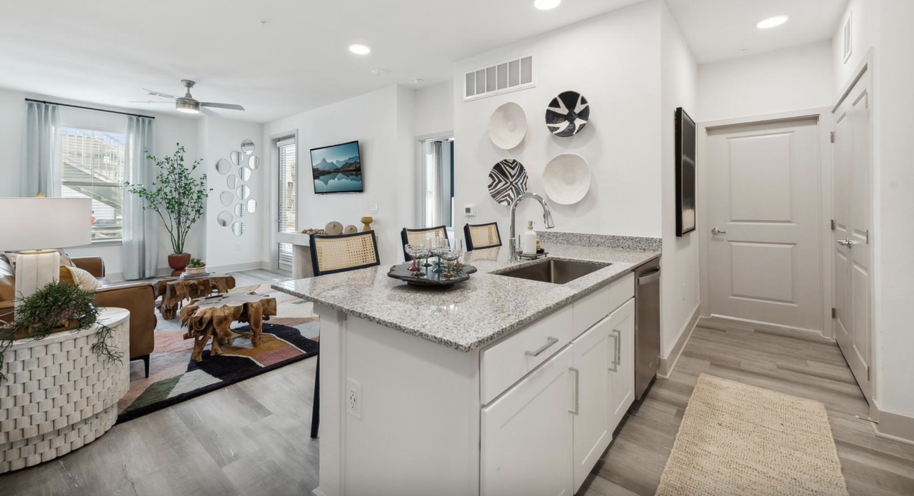 112 Hunters Crossing Boulevard - Photo 2 of 15
