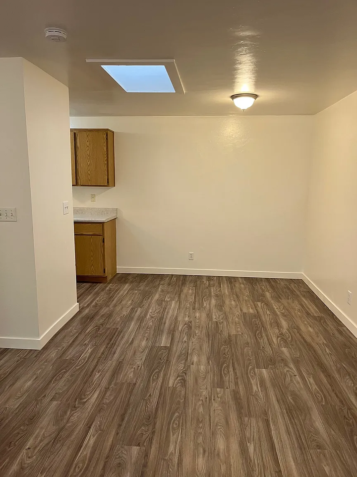 4557 N Robert Rd #B - Photo 3 of 7