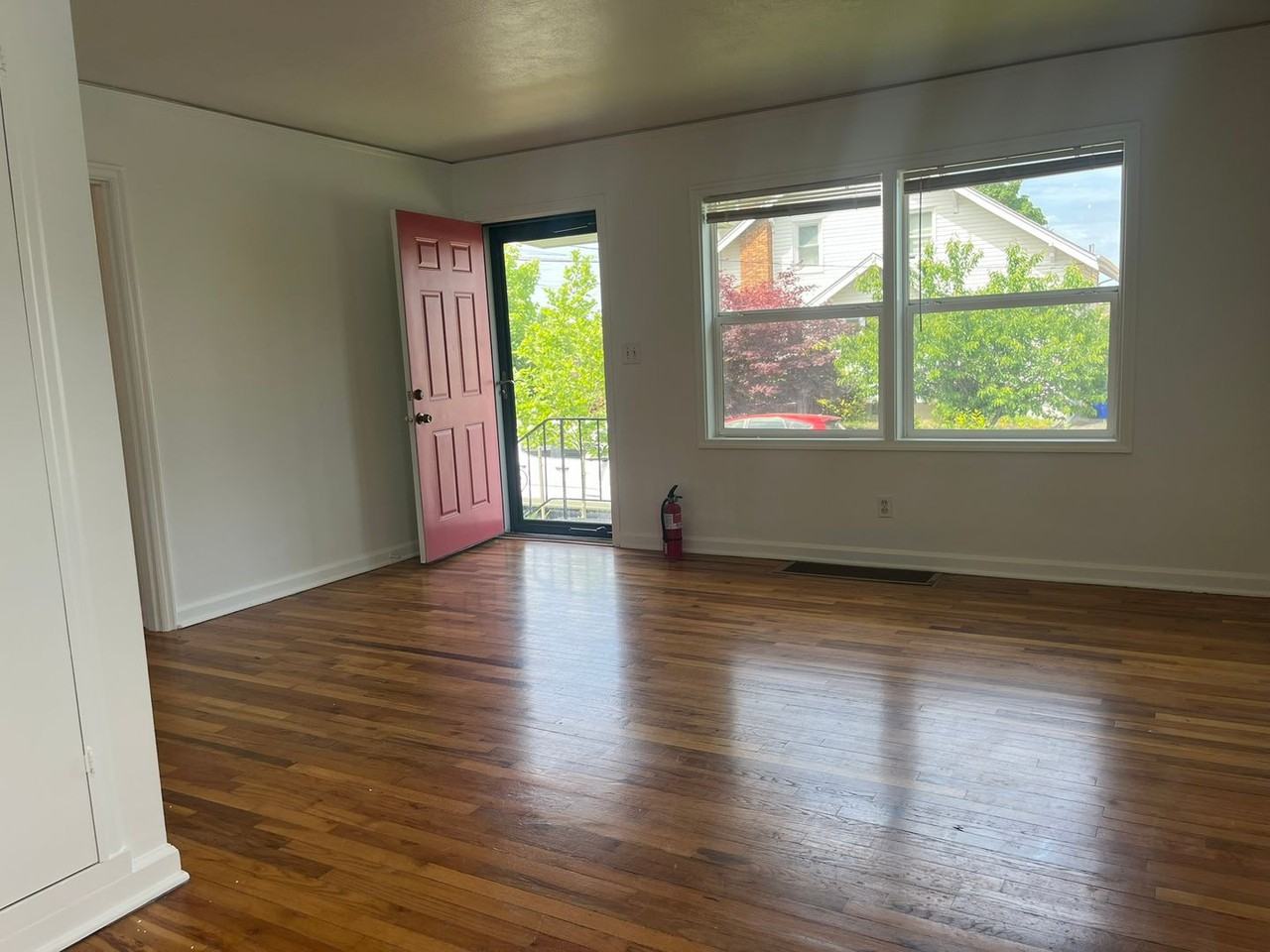 128 N Saratoga St - Photo 4 of 22