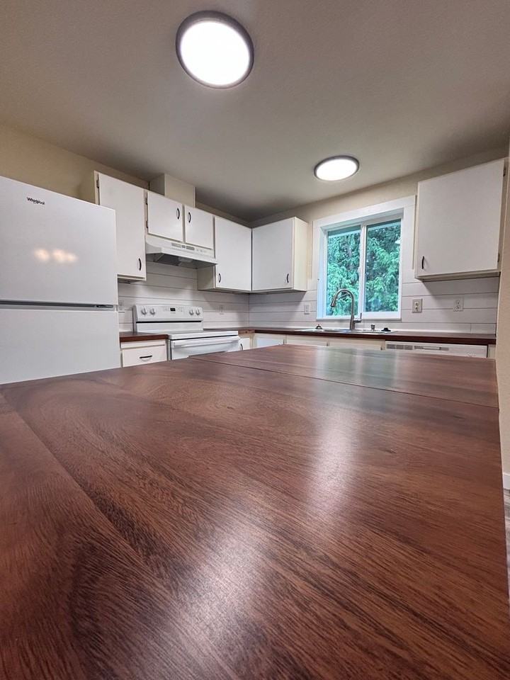 3510 55th Ave Ne - Photo 4 of 47