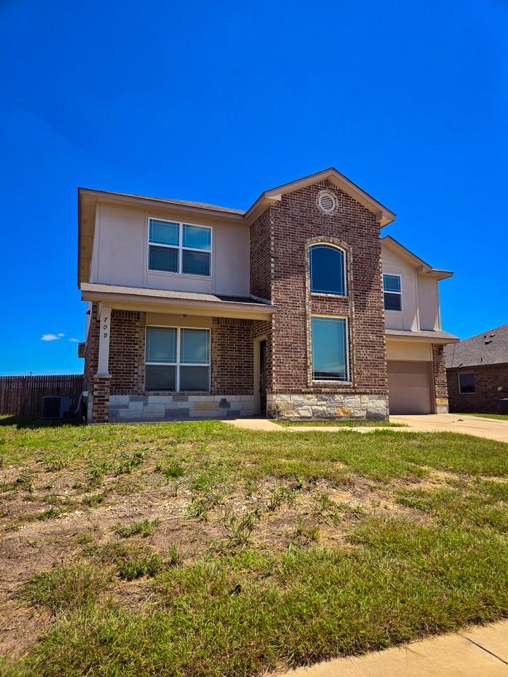 709 W Vega Ln #1 - Photo 2 of 2